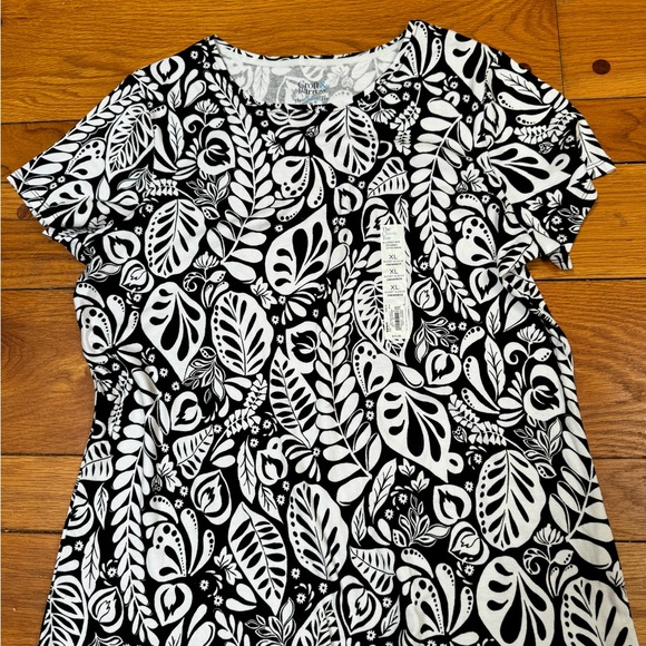 croft & barrow Tops - Croft and Barrow Woman’s Classic Tee XL NEW w Tags NWT Black and White P…